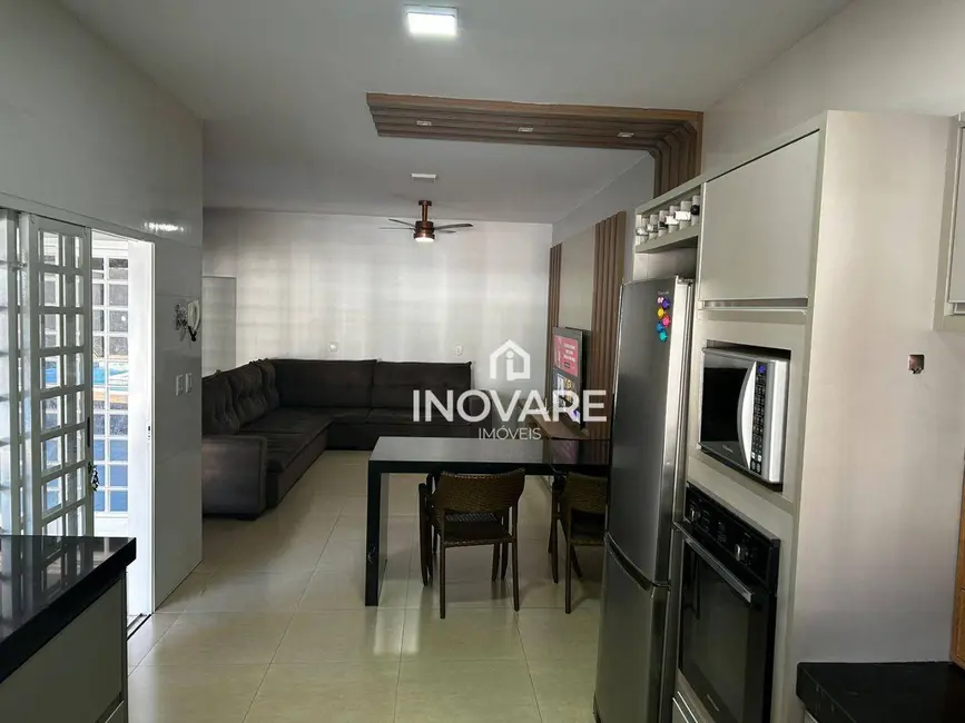 Casa com 3 quartos à venda, 360m2 em Ferreira da Costa, Itumbiara - GO - imagem 3 Foto 3 de Casa com 3 quartos à venda, 360m2 em Ferreira da Costa, Itumbiara - GO