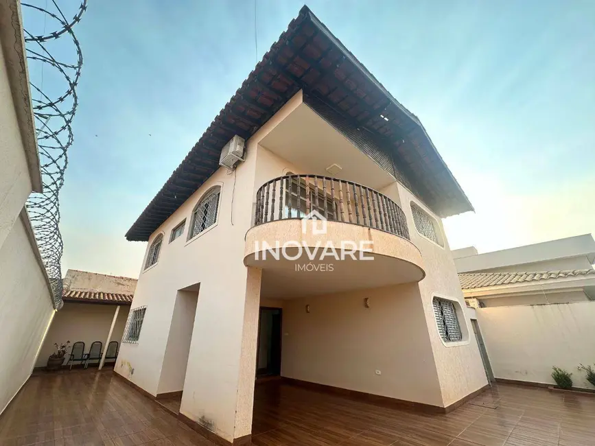 Foto 1 de Casa com 3 quartos à venda, 326m2 em Itumbiara - GO