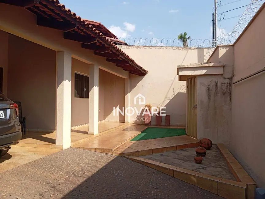 Foto 2 de Casa com 3 quartos à venda, 240m2 em Residencial Jardim Primavera, Itumbiara - GO