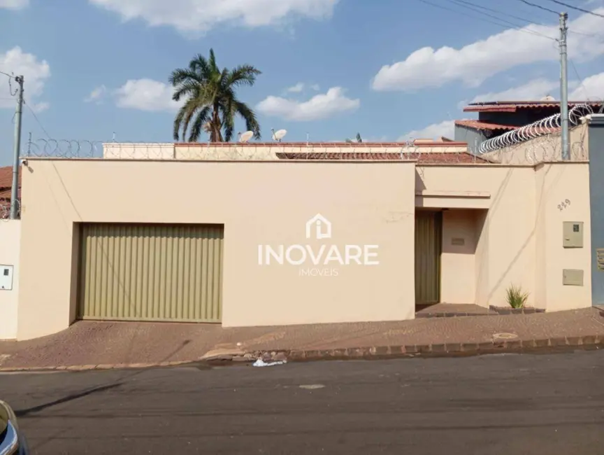 Foto 1 de Casa com 3 quartos à venda, 240m2 em Residencial Jardim Primavera, Itumbiara - GO