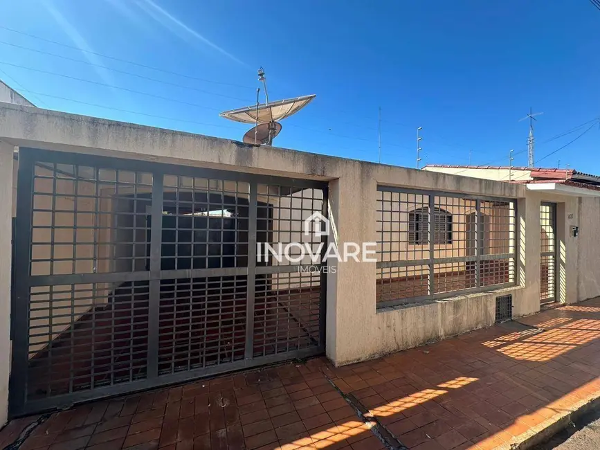 Foto 1 de Casa com 3 quartos à venda, 390m2 em Itumbiara - GO
