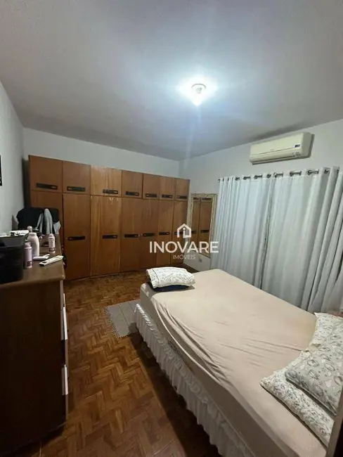 Casa com 3 quartos à venda, 390m2 em Itumbiara - GO - imagem 4 Foto 4 de Casa com 3 quartos à venda, 390m2 em Itumbiara - GO