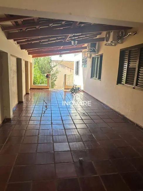 Foto 2 de Casa com 3 quartos à venda, 390m2 em Itumbiara - GO