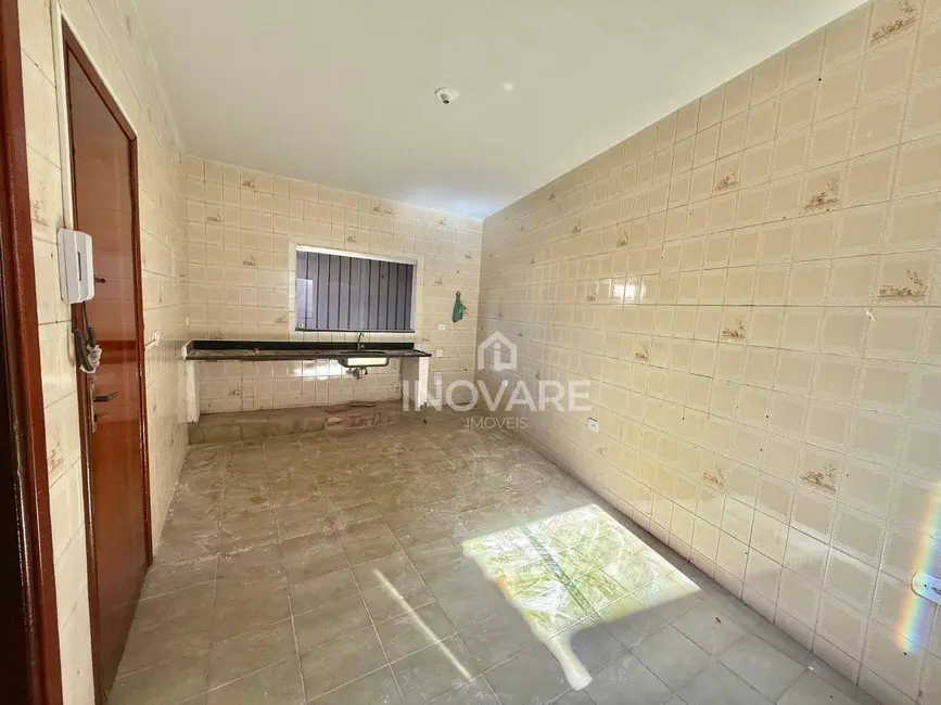 Casa com 3 quartos para alugar, 485m2 em Itumbiara - GO - imagem 6 Foto 6 de Casa com 3 quartos para alugar, 485m2 em Itumbiara - GO