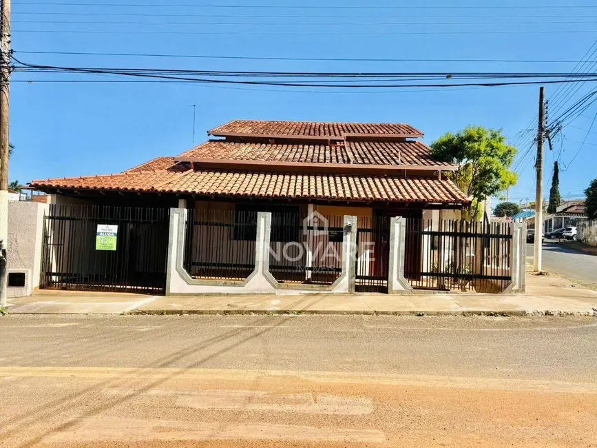 Casa com 3 quartos para alugar, 485m2 em Itumbiara - GO - imagem 1 Foto 1 de Casa com 3 quartos para alugar, 485m2 em Itumbiara - GO