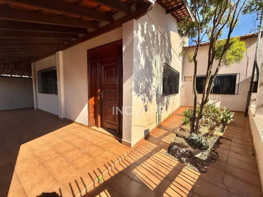 Casa com 3 quartos para alugar, 485m2 em Itumbiara - GO - imagem 2 Foto 2 de Casa com 3 quartos para alugar, 485m2 em Itumbiara - GO