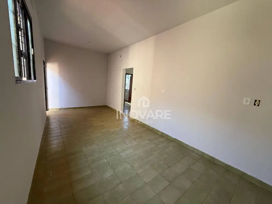 Casa com 3 quartos para alugar, 485m2 em Itumbiara - GO - imagem 5 Foto 5 de Casa com 3 quartos para alugar, 485m2 em Itumbiara - GO