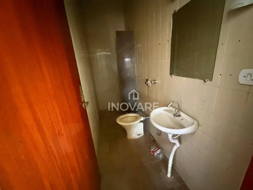Casa com 3 quartos para alugar, 485m2 em Itumbiara - GO - imagem 9 Foto 9 de Casa com 3 quartos para alugar, 485m2 em Itumbiara - GO