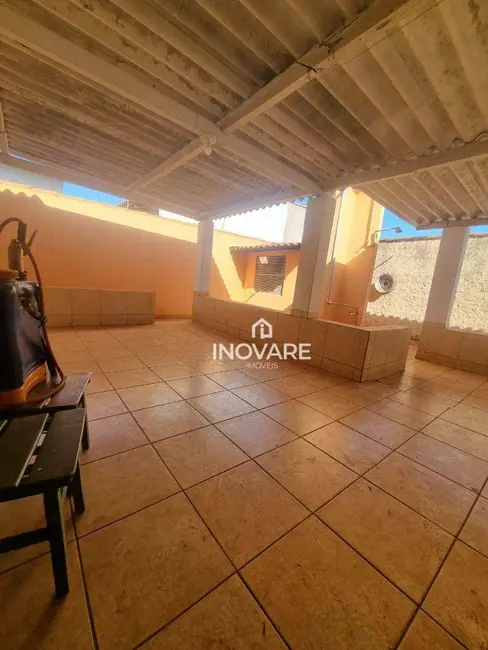 Casa com 3 quartos à venda, 253m2 em Itumbiara - GO - imagem 6 Foto 6 de Casa com 3 quartos à venda, 253m2 em Itumbiara - GO