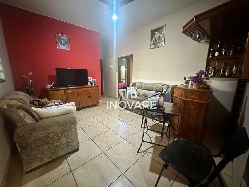 Sítio / Rancho com 3 quartos à venda, 2072m2 em Itumbiara - GO - imagem 5 Foto 5 de Sítio / Rancho com 3 quartos à venda, 2072m2 em Itumbiara - GO