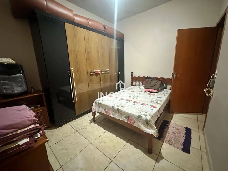 Sítio / Rancho com 3 quartos à venda, 2072m2 em Itumbiara - GO - imagem 6 Foto 6 de Sítio / Rancho com 3 quartos à venda, 2072m2 em Itumbiara - GO