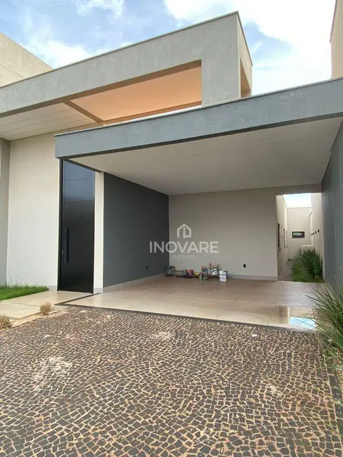 Foto 1 de Casa com 3 quartos à venda, 250m2 em Itumbiara - GO
