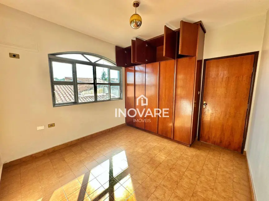 Casa com 4 quartos à venda, 400m2 em Alto da Boa Vista, Itumbiara - GO - imagem 9 Foto 9 de Casa com 4 quartos à venda, 400m2 em Alto da Boa Vista, Itumbiara - GO