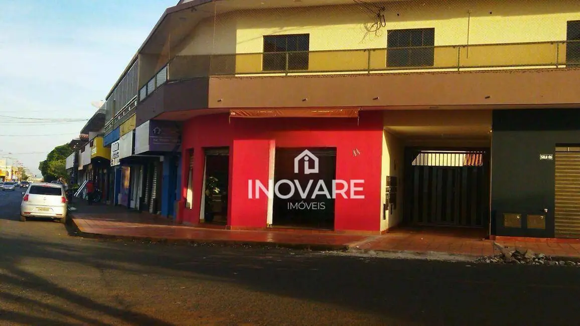 Foto 1 de Casa com 4 quartos para alugar, 200m2 em Setor Luz, Itumbiara - GO