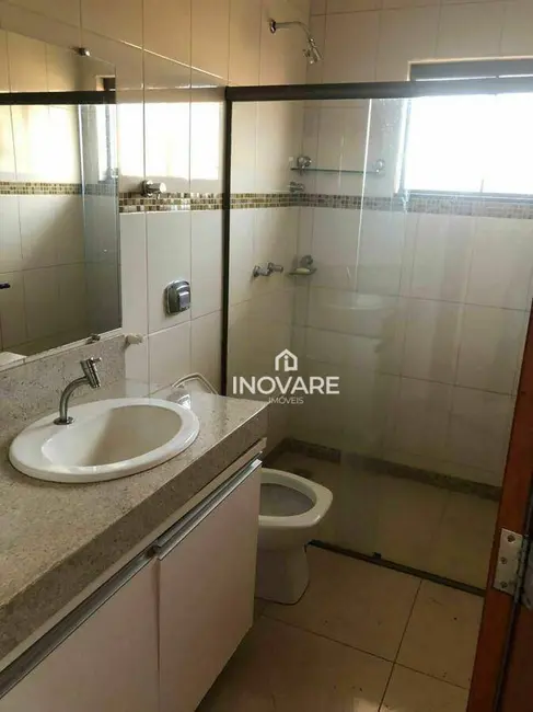 Foto 5 de Casa com 4 quartos para alugar, 200m2 em Setor Luz, Itumbiara - GO