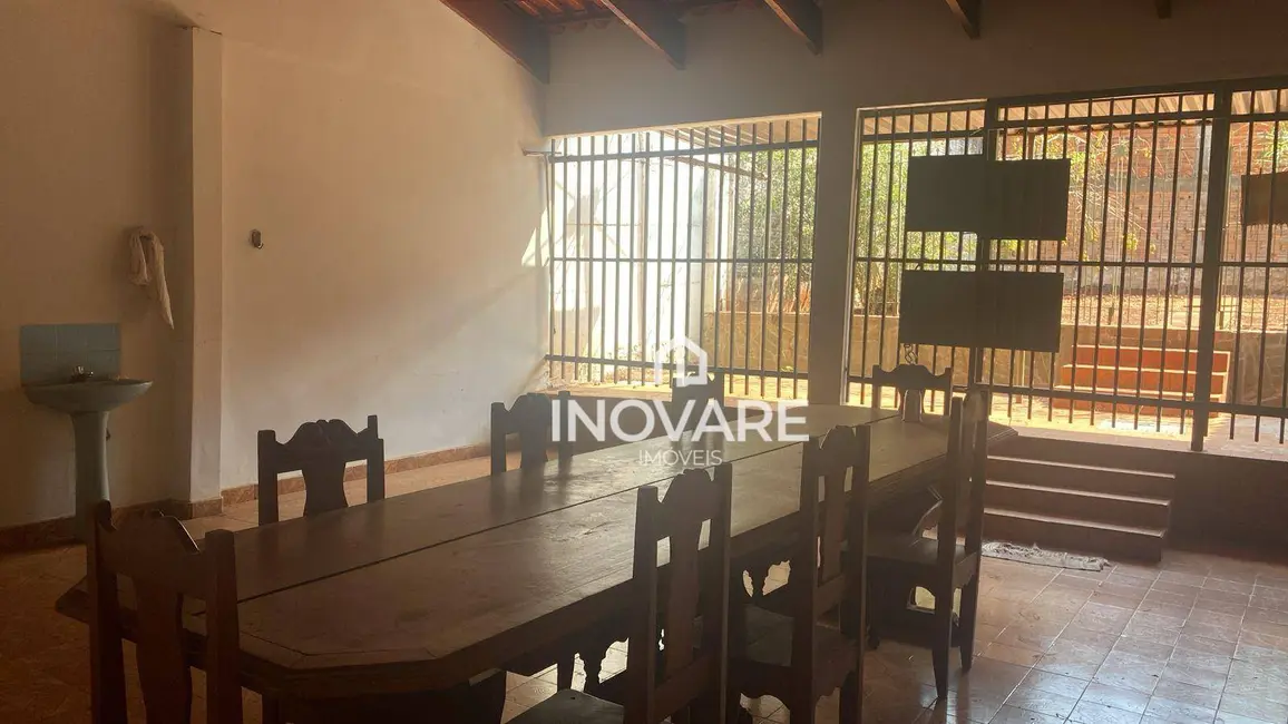 Casa com 3 quartos para alugar, 360m2 em Itumbiara - GO - imagem 9 Foto 9 de Casa com 3 quartos para alugar, 360m2 em Itumbiara - GO