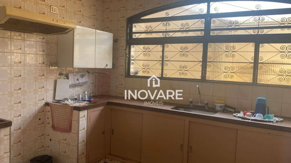 Casa com 3 quartos para alugar, 360m2 em Itumbiara - GO - imagem 4 Foto 4 de Casa com 3 quartos para alugar, 360m2 em Itumbiara - GO