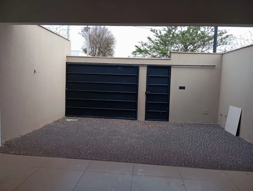 Casa com 3 quartos à venda, 240m2 em Setor Anhanguera, Itumbiara - GO - imagem 3 Foto 3 de Casa com 3 quartos à venda, 240m2 em Setor Anhanguera, Itumbiara - GO