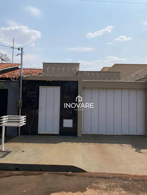 Foto 1 de Casa com 3 quartos à venda, 180m2 em Itumbiara - GO