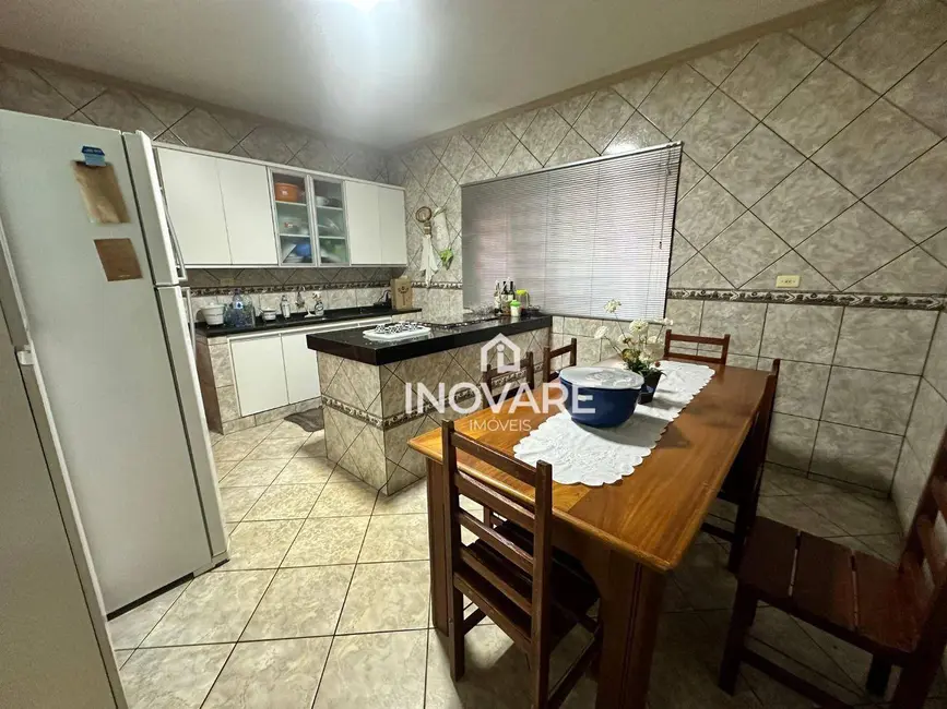 Casa com 3 quartos à venda, 360m2 em Jardim Leonora, Itumbiara - GO - imagem 7 Foto 7 de Casa com 3 quartos à venda, 360m2 em Jardim Leonora, Itumbiara - GO