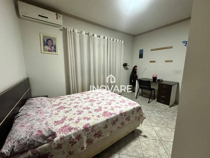 Casa com 3 quartos à venda, 360m2 em Jardim Leonora, Itumbiara - GO - imagem 5 Foto 5 de Casa com 3 quartos à venda, 360m2 em Jardim Leonora, Itumbiara - GO