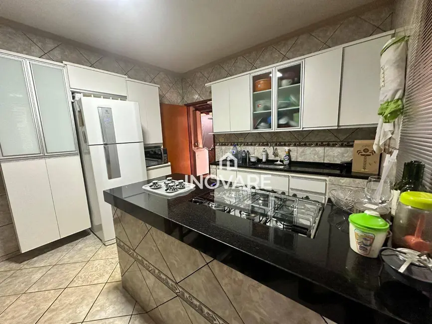 Casa com 3 quartos à venda, 360m2 em Jardim Leonora, Itumbiara - GO - imagem 9 Foto 9 de Casa com 3 quartos à venda, 360m2 em Jardim Leonora, Itumbiara - GO