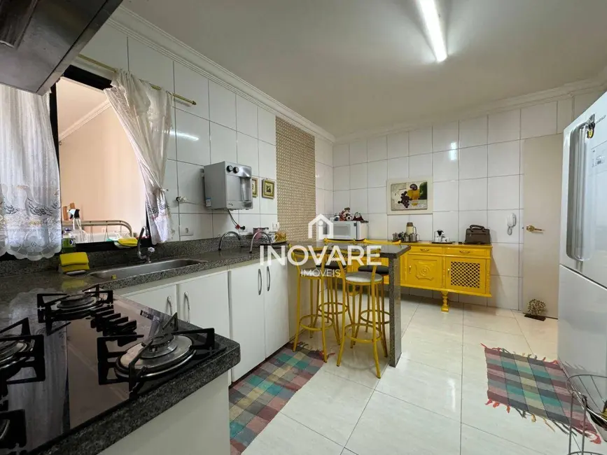 Apartamento com 3 quartos à venda, 150m2 em Alto da Boa Vista, Itumbiara - GO - imagem 8 Foto 8 de Apartamento com 3 quartos à venda, 150m2 em Alto da Boa Vista, Itumbiara - GO