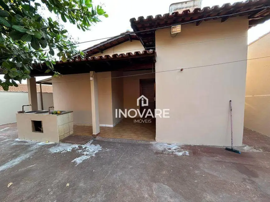 Casa com 3 quartos à venda, 360m2 em Itumbiara - GO - imagem 4 Foto 4 de Casa com 3 quartos à venda, 360m2 em Itumbiara - GO