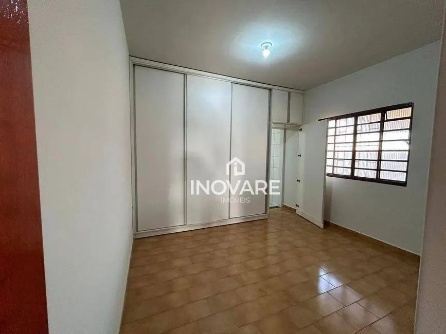 Casa com 3 quartos à venda, 360m2 em Itumbiara - GO - imagem 9 Foto 9 de Casa com 3 quartos à venda, 360m2 em Itumbiara - GO