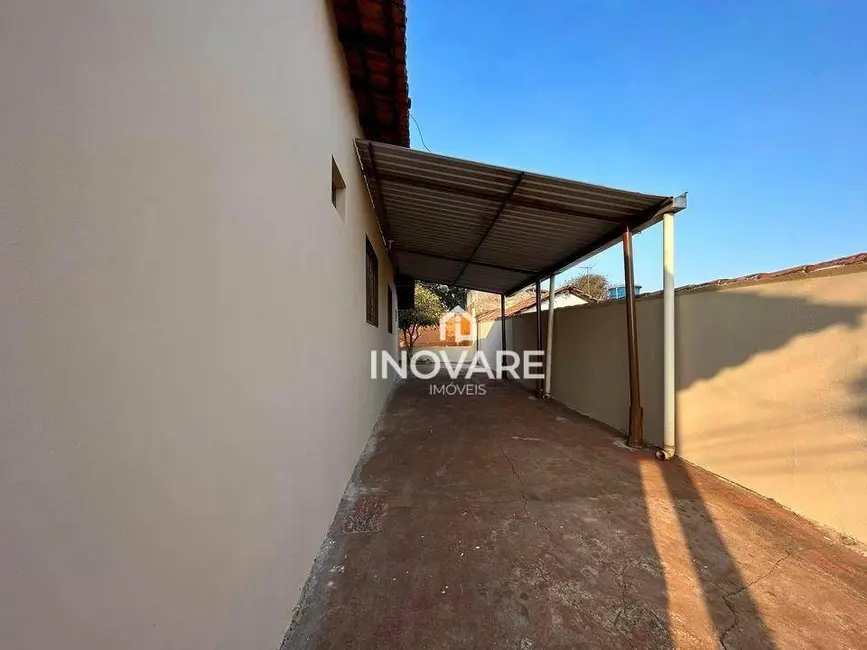 Foto 2 de Casa com 3 quartos à venda, 360m2 em Itumbiara - GO
