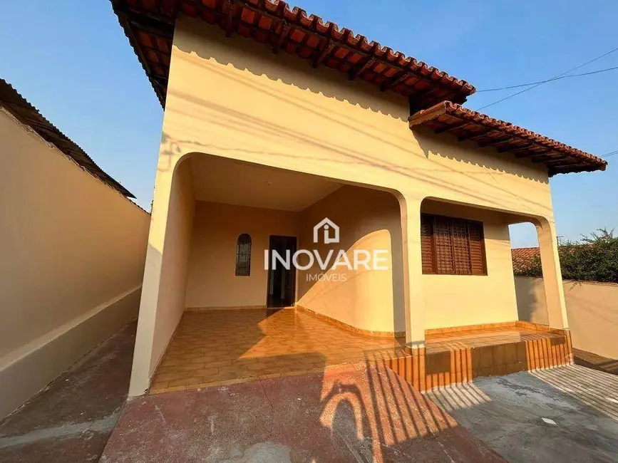 Foto 1 de Casa com 3 quartos à venda, 360m2 em Itumbiara - GO