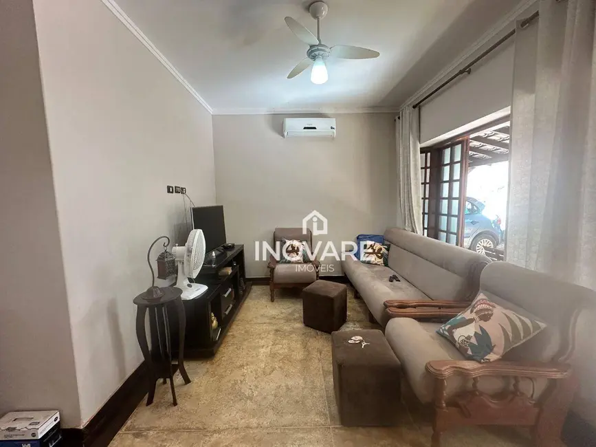 Casa com 3 quartos à venda, 360m2 em Itumbiara - GO - imagem 3 Foto 3 de Casa com 3 quartos à venda, 360m2 em Itumbiara - GO