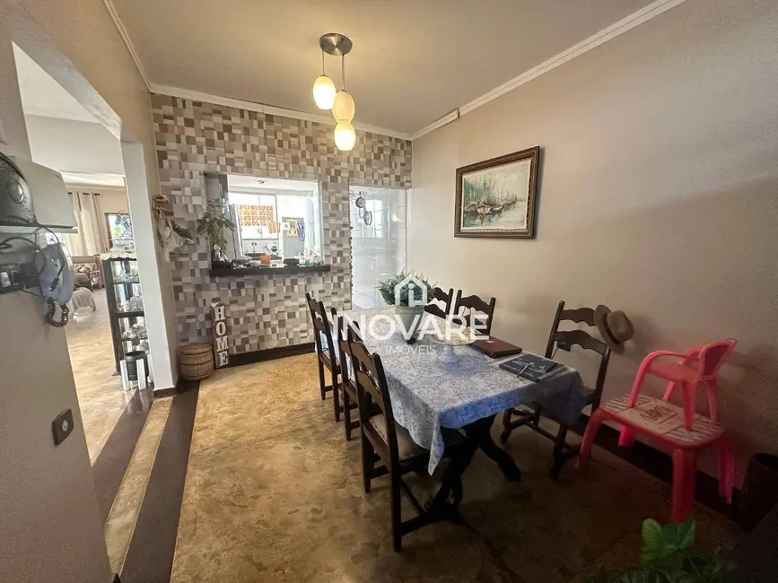 Casa com 3 quartos à venda, 360m2 em Itumbiara - GO - imagem 5 Foto 5 de Casa com 3 quartos à venda, 360m2 em Itumbiara - GO