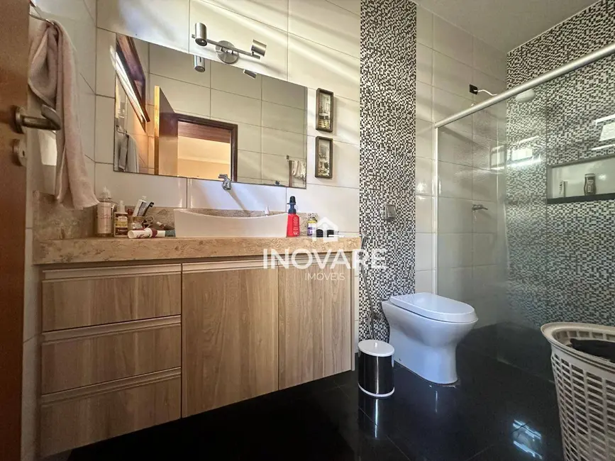 Casa com 3 quartos à venda, 360m2 em Itumbiara - GO - imagem 8 Foto 8 de Casa com 3 quartos à venda, 360m2 em Itumbiara - GO