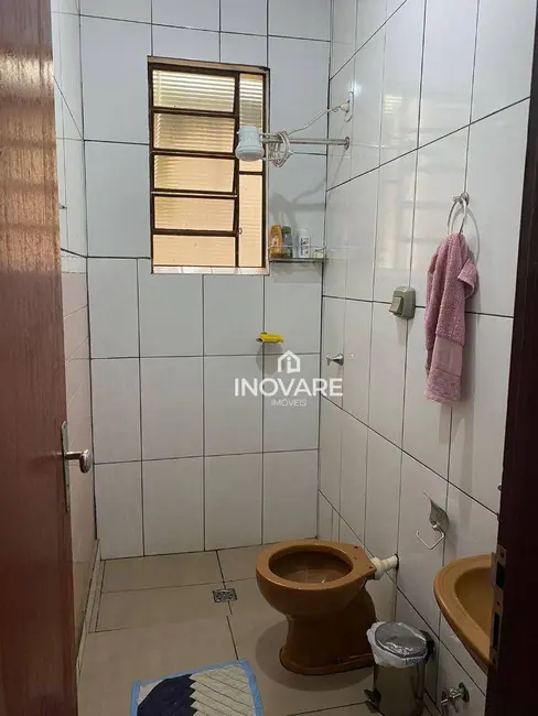 Foto 8 de Casa com 4 quartos para alugar em Itumbiara - GO