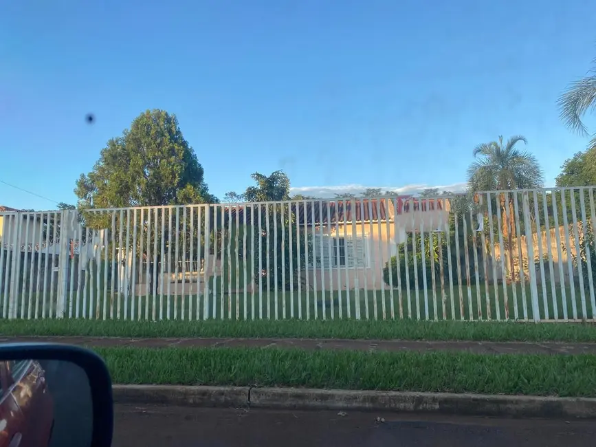 Foto 1 de Casa com 3 quartos à venda, 1350m2 em Itumbiara - GO