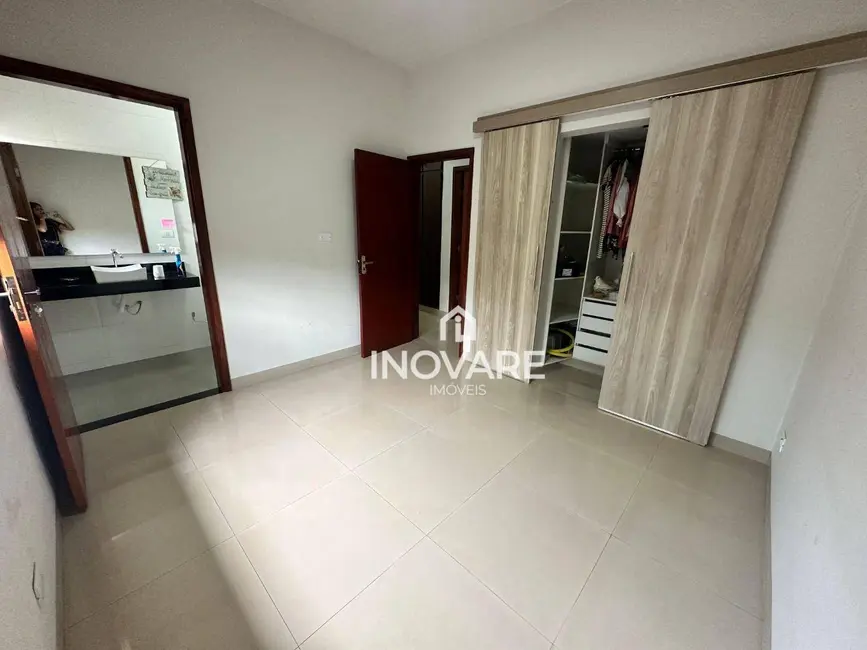 Foto 8 de Casa com 3 quartos para alugar, 360m2 em Itumbiara - GO