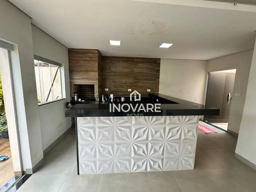 Foto 4 de Casa com 3 quartos para alugar, 360m2 em Itumbiara - GO