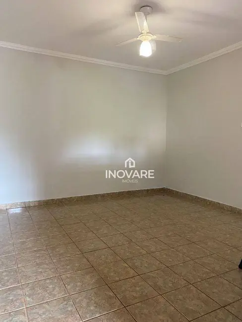 Foto 3 de Casa com 2 quartos para alugar, 156m2 em Itumbiara - GO