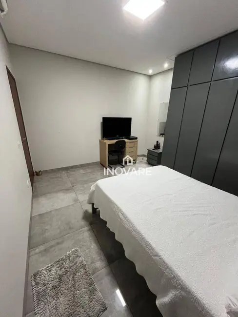 Casa com 3 quartos à venda, 334m2 em Itumbiara - GO - imagem 9 Foto 9 de Casa com 3 quartos à venda, 334m2 em Itumbiara - GO
