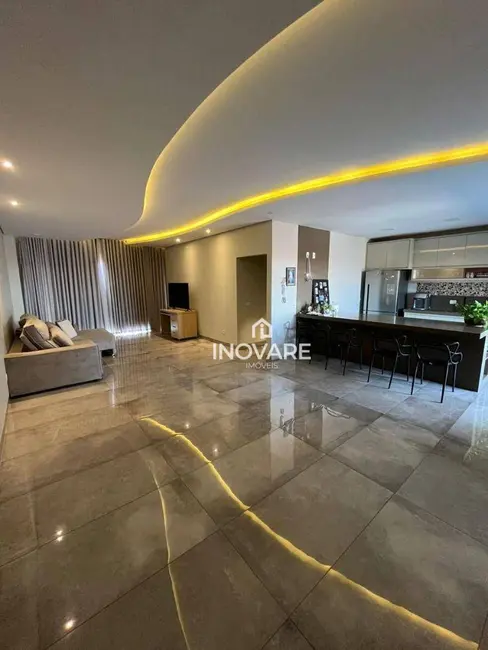 Casa com 3 quartos à venda, 334m2 em Itumbiara - GO - imagem 3 Foto 3 de Casa com 3 quartos à venda, 334m2 em Itumbiara - GO