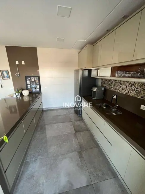 Casa com 3 quartos à venda, 334m2 em Itumbiara - GO - imagem 5 Foto 5 de Casa com 3 quartos à venda, 334m2 em Itumbiara - GO