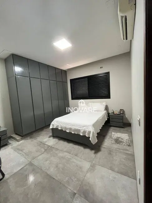 Casa com 3 quartos à venda, 334m2 em Itumbiara - GO - imagem 8 Foto 8 de Casa com 3 quartos à venda, 334m2 em Itumbiara - GO