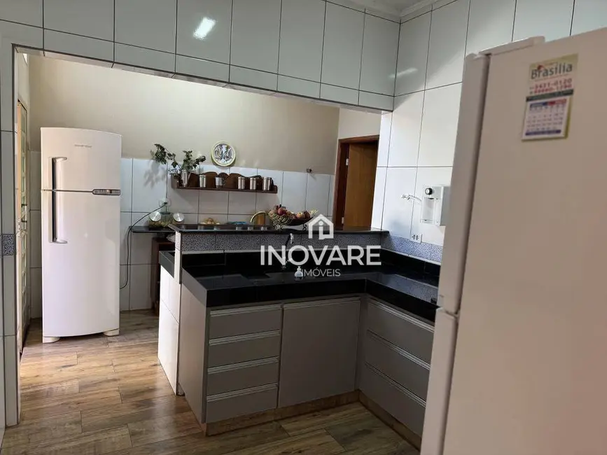 Casa com 3 quartos à venda, 250m2 em Jardim Morumbi, Itumbiara - GO - imagem 5 Foto 5 de Casa com 3 quartos à venda, 250m2 em Jardim Morumbi, Itumbiara - GO