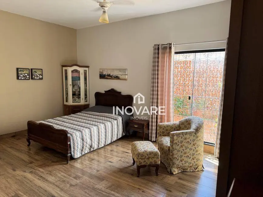 Casa com 3 quartos à venda, 250m2 em Jardim Morumbi, Itumbiara - GO - imagem 9 Foto 9 de Casa com 3 quartos à venda, 250m2 em Jardim Morumbi, Itumbiara - GO