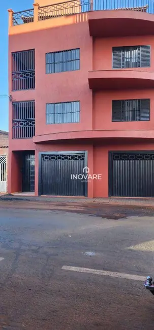 Foto 1 de Casa com 4 quartos à venda, 133m2 em Itumbiara - GO