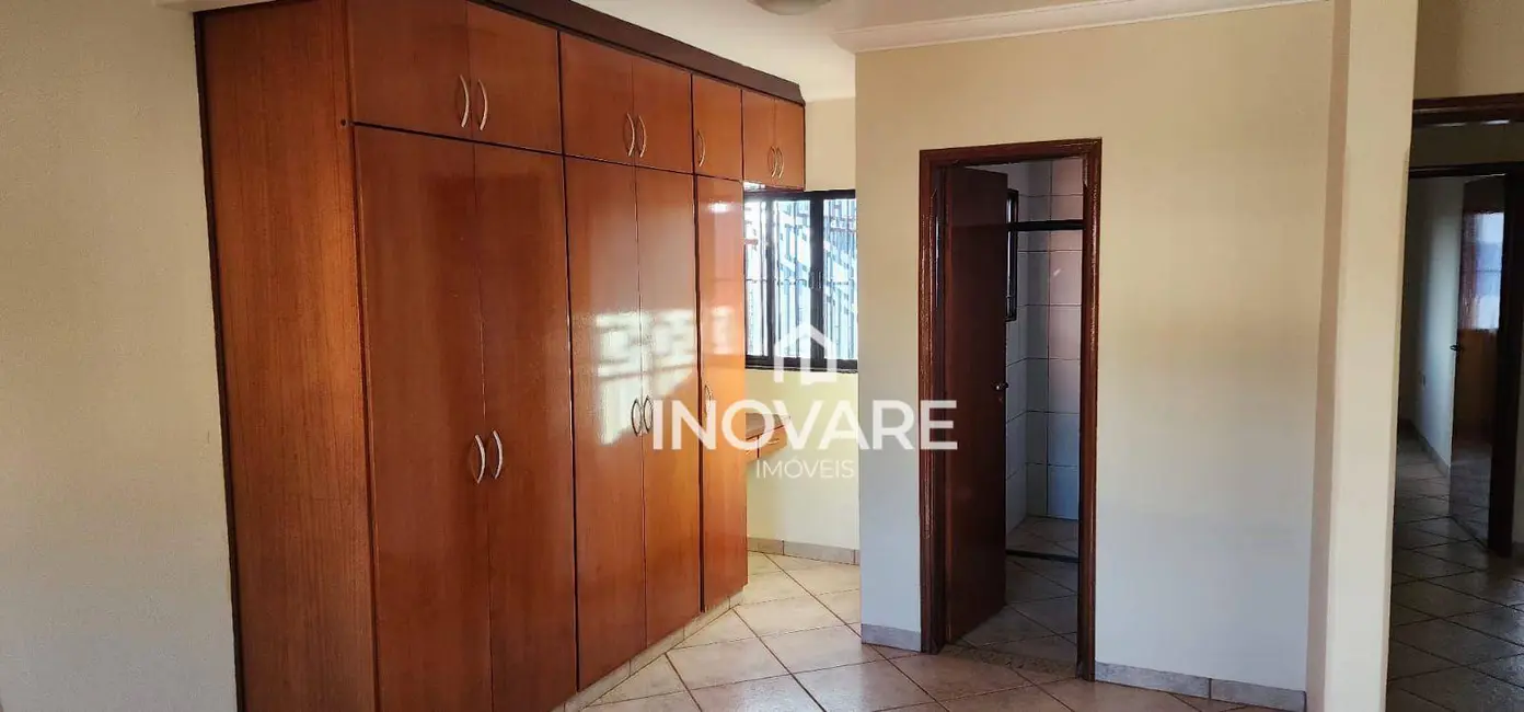 Casa com 4 quartos à venda, 133m2 em Itumbiara - GO - imagem 8 Foto 8 de Casa com 4 quartos à venda, 133m2 em Itumbiara - GO