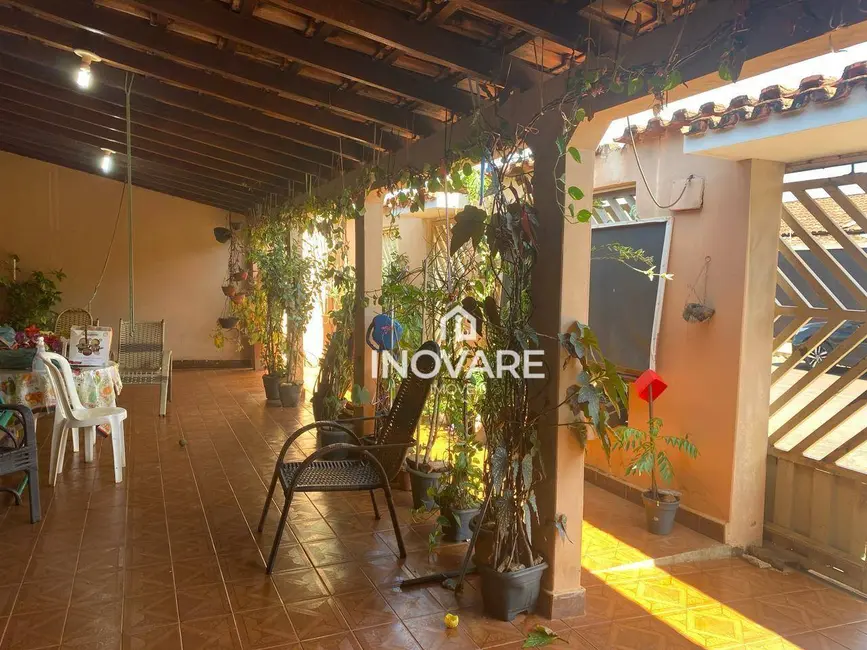 Foto 2 de Casa com 2 quartos à venda, 360m2 em Itumbiara - GO