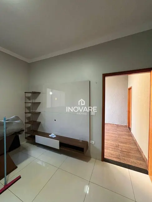 Casa com 3 quartos à venda, 200m2 em Jardim Bandeirantes, Itumbiara - GO - imagem 4 Foto 4 de Casa com 3 quartos à venda, 200m2 em Jardim Bandeirantes, Itumbiara - GO