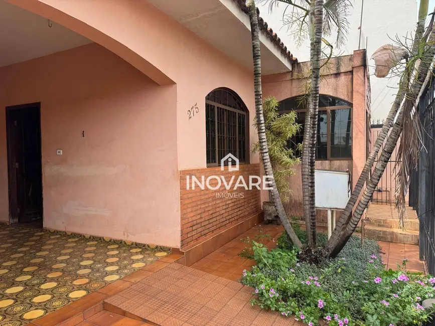 Foto 1 de Casa com 4 quartos à venda, 240m2 em Itumbiara - GO